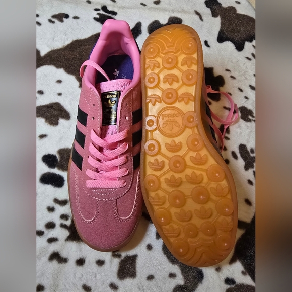 Adidas Gazelle Bliss Women's Pink and Black Sneakers - Picture 2 of 6